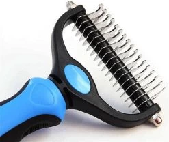 Professionele Ondervacht Kam Voor Hond En Kat S – Hondenborstel – Kattenborstel - Hondenkam –Anti Klit - Haarverwijderaar Voor Huisdieren - Pijnloos - Huisdiervriendelijk – Klittenkam - Voorkomt Haaruitval - Kleine Variant- Black Friday - Sinterklaas -Dierenwinkel 1200x1012 1