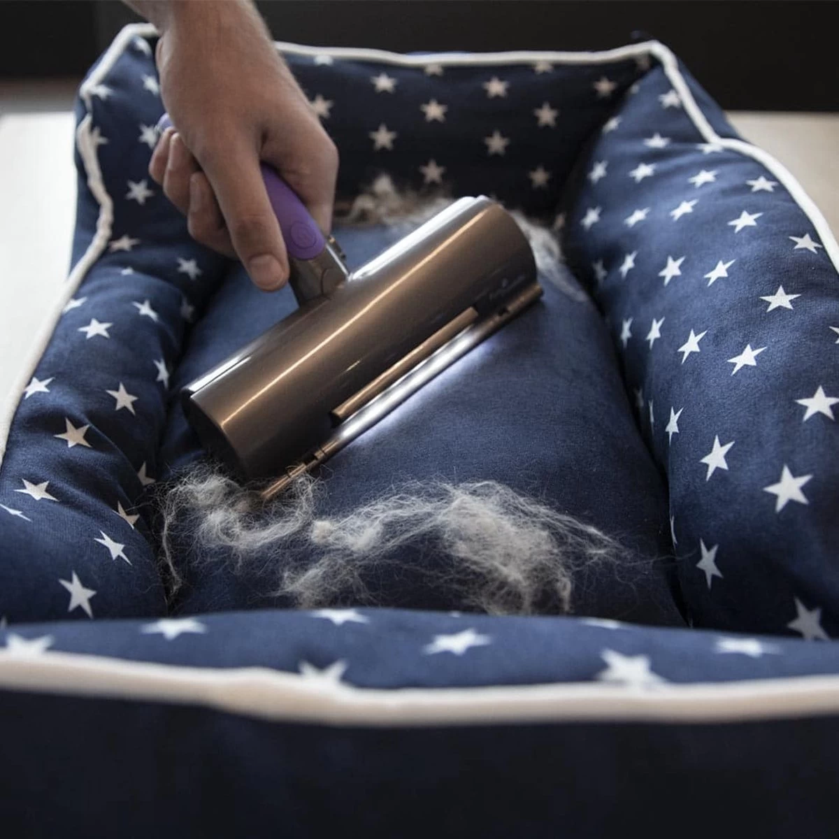 FurDaddy Batterij-aangedreven - Huisdier Haar Verwijderaar Voor Kleding - Herbruikbare Pluizenroller Voor Moeiteloze Verwijdering Van Kattenhaar & Hondenhaar - Zelfreinigende Pluizenborstel Voor Tapijt, Bank, Auto, Bed 9 FurDaddy Batterij-aangedreven - Huisdier Haar Verwijderaar Voor Kleding - Herbruikbare Pluizenroller Voor Moeiteloze Verwijdering Van Kattenhaar & Hondenhaar - Zelfreinigende Pluizenborstel Voor Tapijt, Bank, Auto, Bed - Afbeelding 7